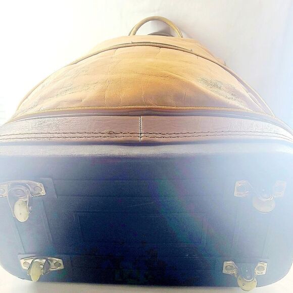 Cherish Leather Travel Bag - Picture 4 of 7